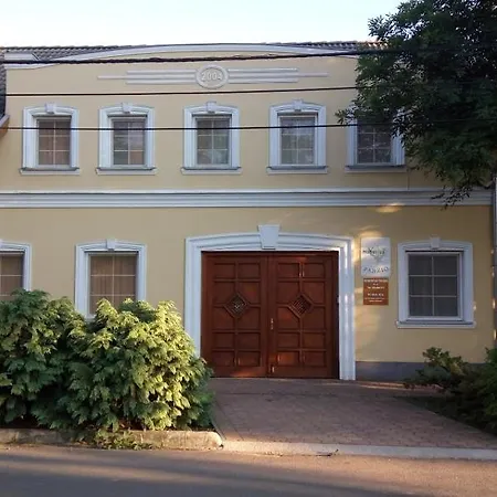 Hubertus Panzio 3* Чонград